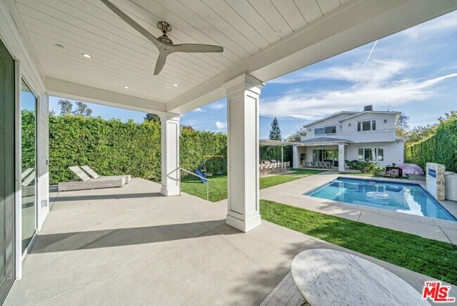 Building Photo - 12345 Huston St