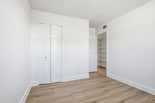 Building Photo - 4624 E Indian Trail