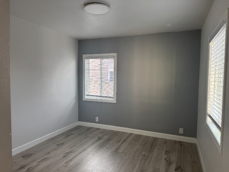 Building Photo - 1920 1/2 W 4th St