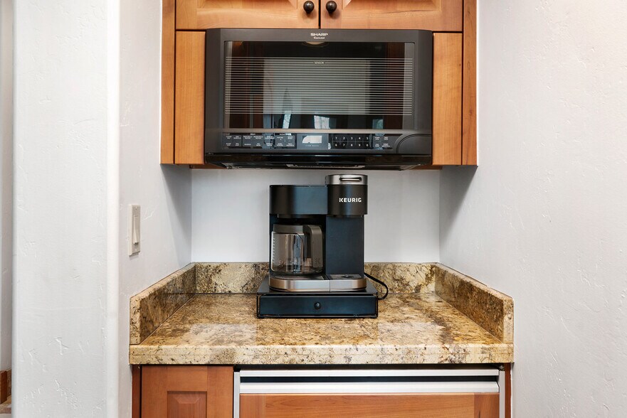 Building Photo - 100 Aspen Ridge Dr