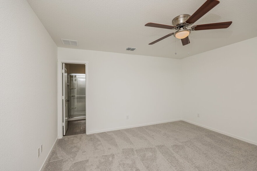 Building Photo - 1223 Maple St