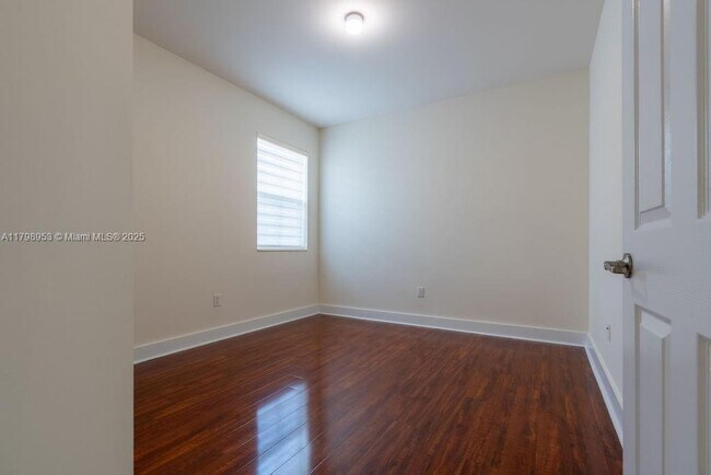 Building Photo - 10464 NW 70th Ln
