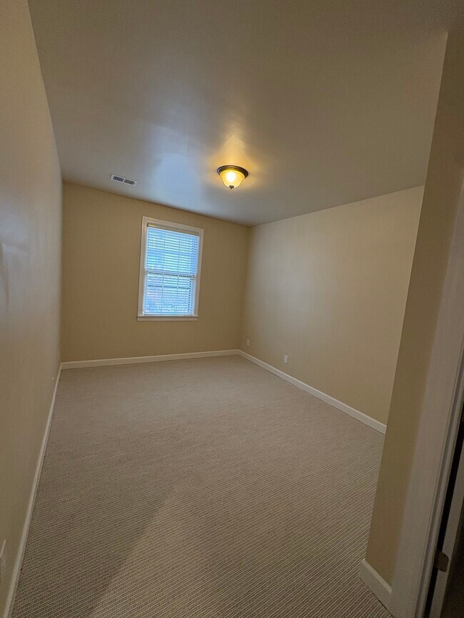 Building Photo - 2032 Graybar Ln