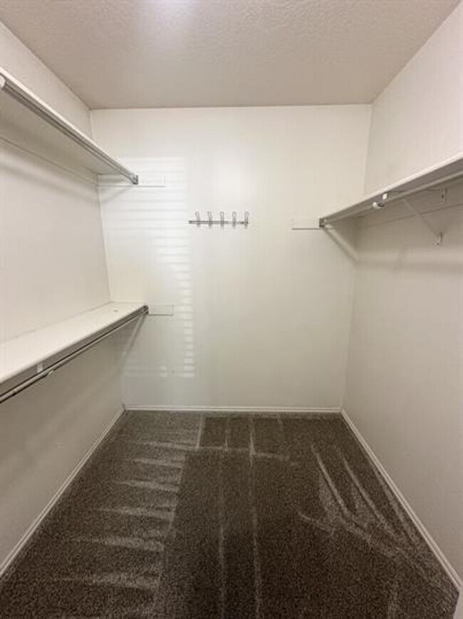 Building Photo - Charming Murray Home