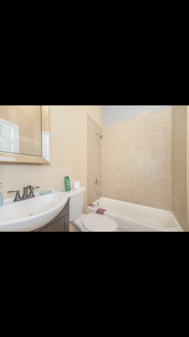 Building Photo - 4311 w Adams st