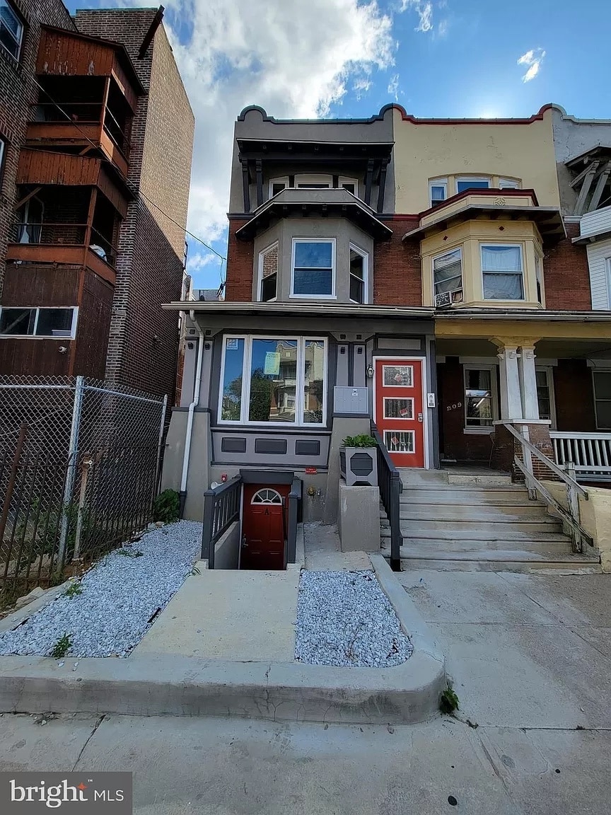 Building Photo - 207 S 49th St