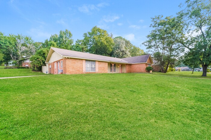 Building Photo - 296 Woodcliff Dr