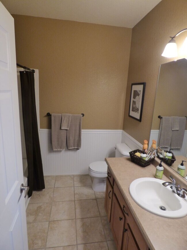 Building Photo - 15470 Canyon Rim Dr