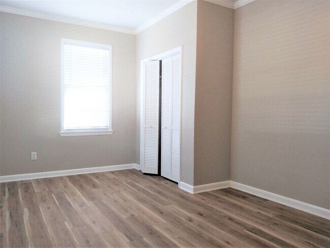 Building Photo - *5 Bedrooms & a Great Backyard!*  ~~~A_TRULY_FABULOUS_HOUSE~~~