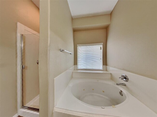Building Photo - 113 N Heritage Oaks Dr