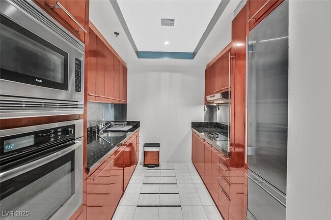 Building Photo - 2700 S Las Vegas Blvd