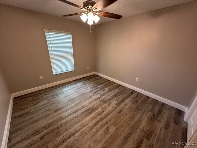 Building Photo - 274 W Glenhaven Dr