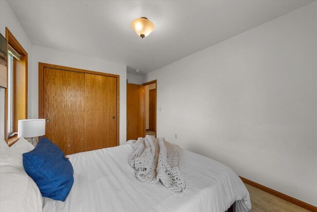 Building Photo - 407 Century Oak Dr