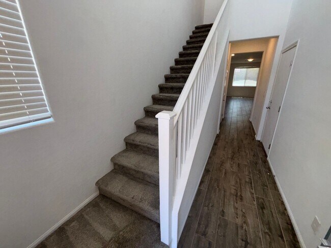 Building Photo - Charming 3-Bedroom Home with Spacious Back...