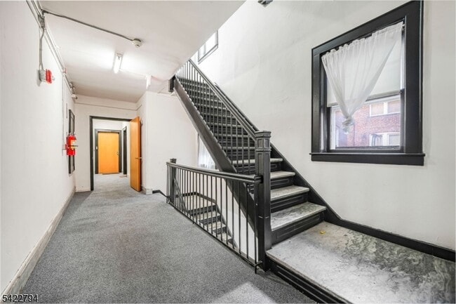 Building Photo - 420 Bloomfield Ave