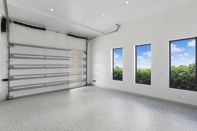 Building Photo - 503 Palm Dr