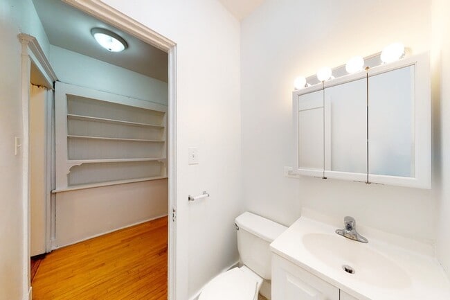Floorplan - 5335-5337 S. Woodlawn Avenue