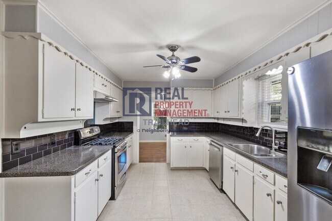 Building Photo - Charming 3 Bed 2 Bath Cul-De-Sac Home in a...