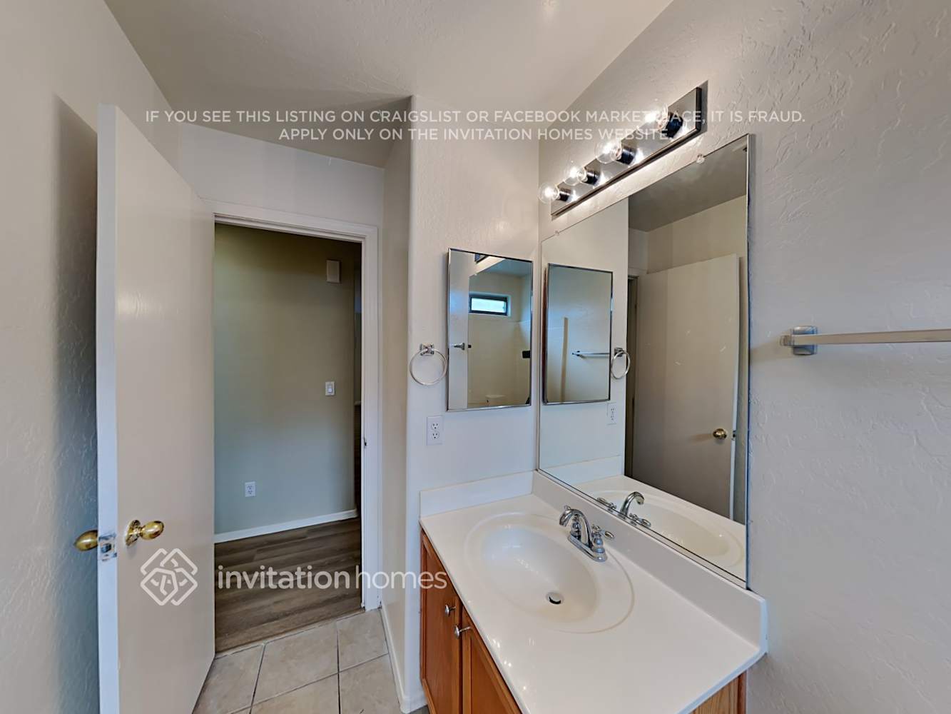 Building Photo - 10780 W Roanoke Ave