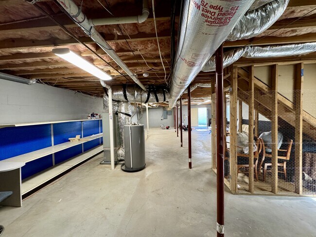 Building Photo - 174 Depew Dr