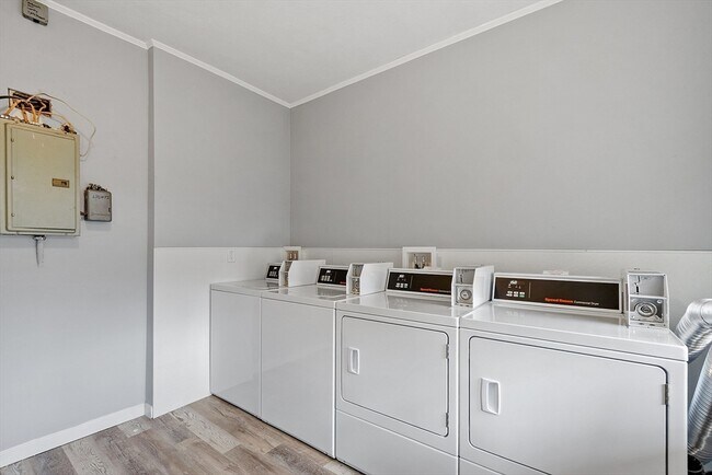 Building Photo - 1298 Cambridge St