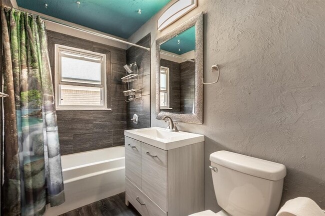 Building Photo - 3204 SE 19th St