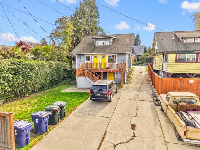 Building Photo - Charming Tacoma 2BR with Private Patio & RV Parking