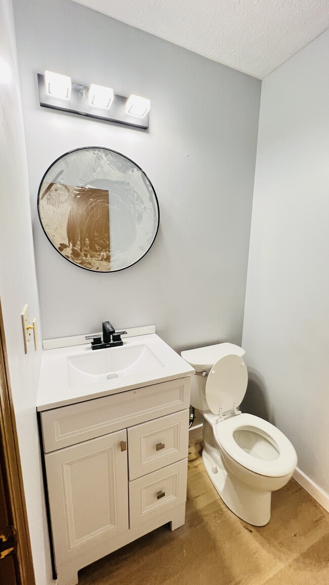 Building Photo - 431 S Village Ct