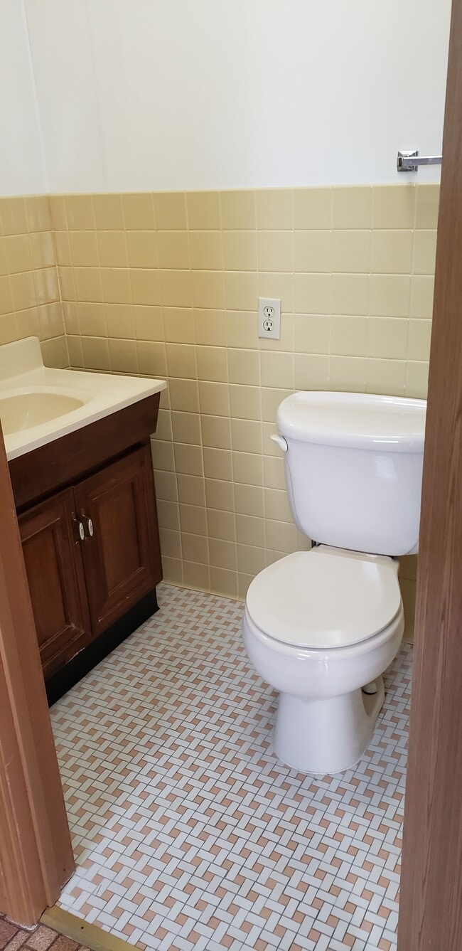 Building Photo - 385 Dille St