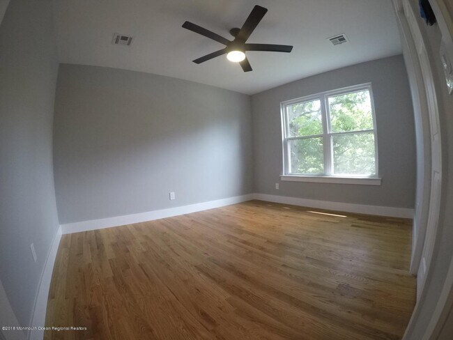 Building Photo - 517 Asbury Ave