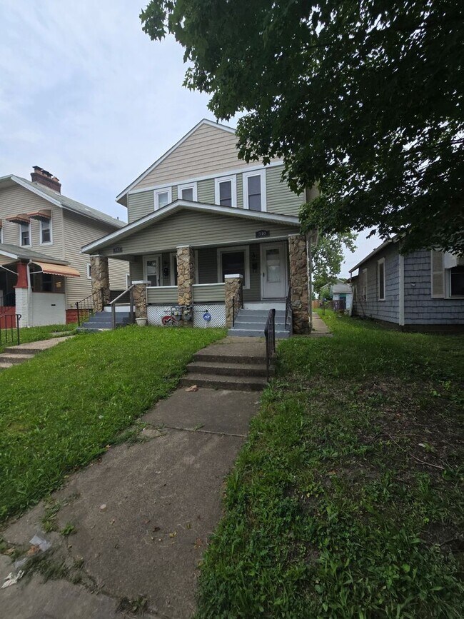 Primary Photo - 510-512 N CHAMPION AVE