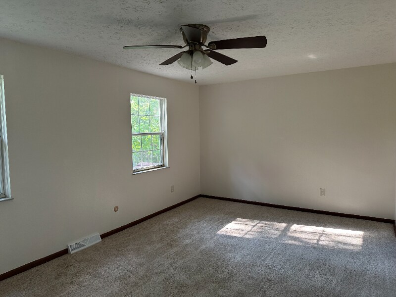 Building Photo - 4390 Darrow Rd