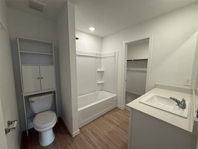 Building Photo - 529 Falling Cave Dr