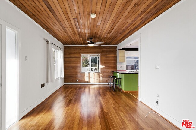 Building Photo - 316 E Ellis Ave