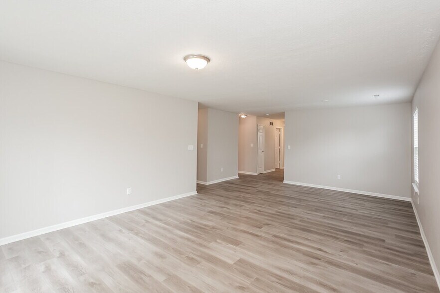 Building Photo - 126 Thistle Wood Dr