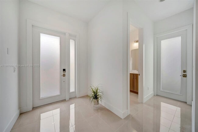 Building Photo - 1454 NW 23rd Ave