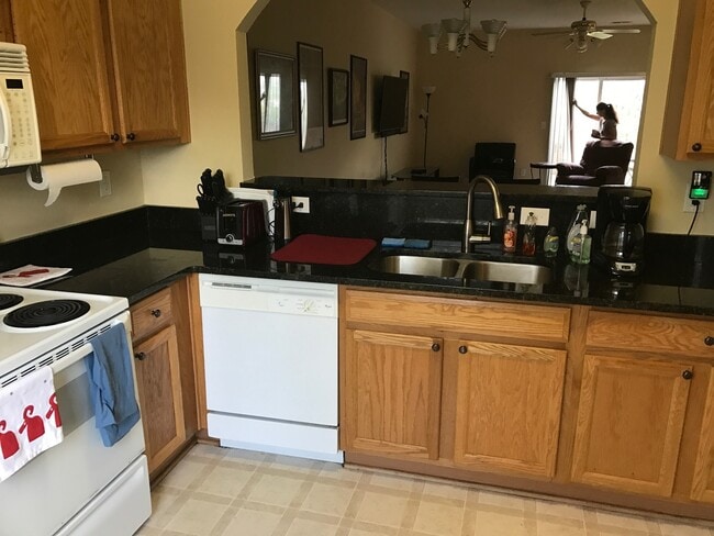 Building Photo - 2224 Winthrop Chase Dr