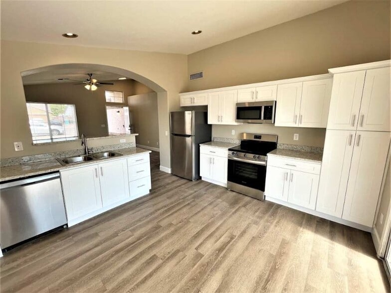 Building Photo - 949 Woodsong Way