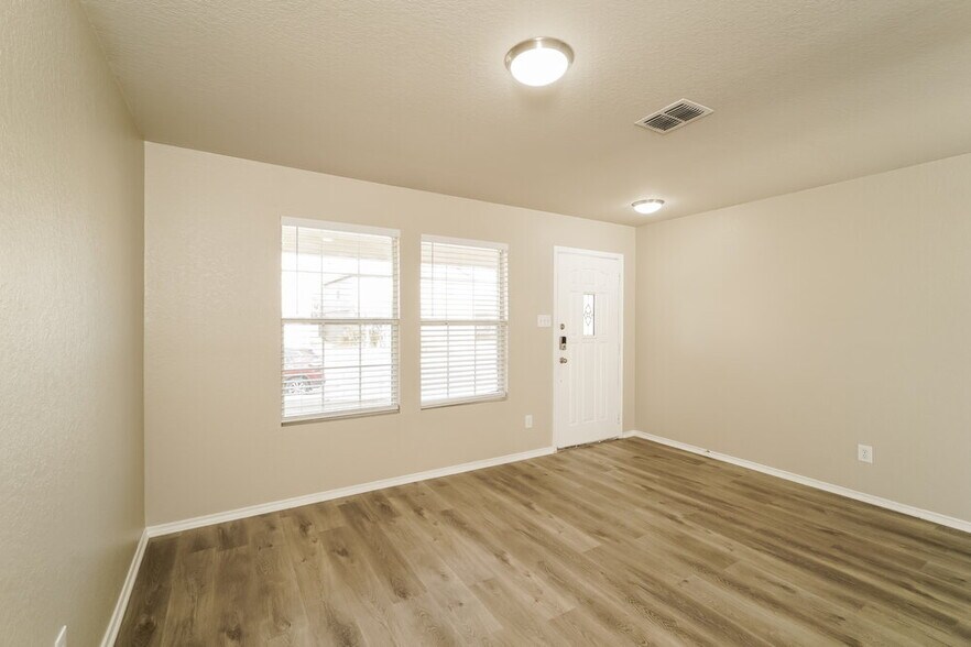 Building Photo - 3818 Ashleaf Pecan