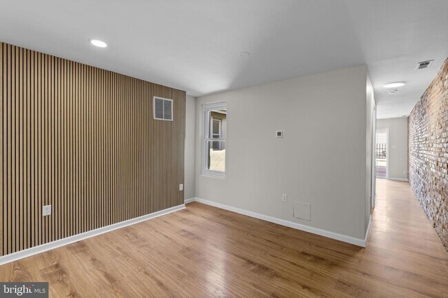 Building Photo - 1305 Light St