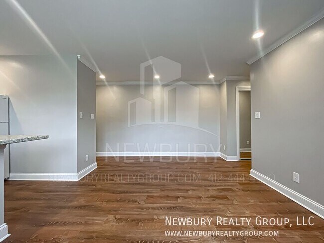 Building Photo - 305 San Juan Dr