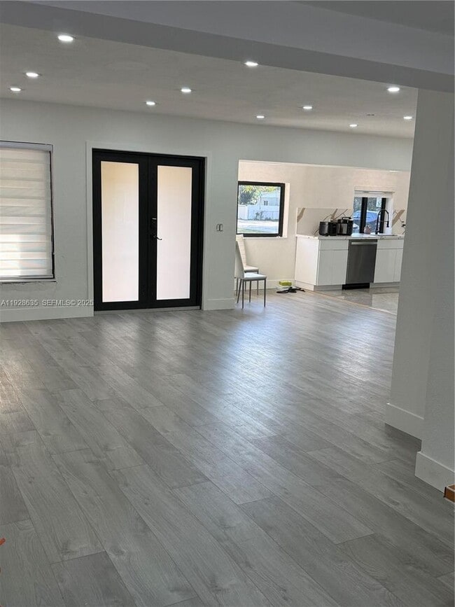 Building Photo - 1601 NE 158th St