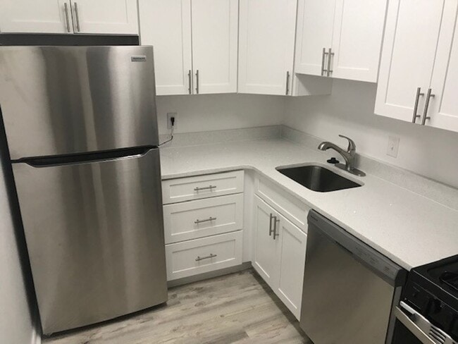 Building Photo - Renovated 1 Bedroom At The West Spring! UTILITIES AND PARKING INCLUDED!