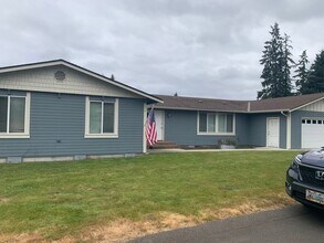 Building Photo - Spacious rambler