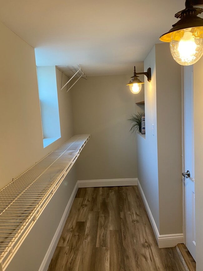 Building Photo - Renovated Hill Home for Rent!