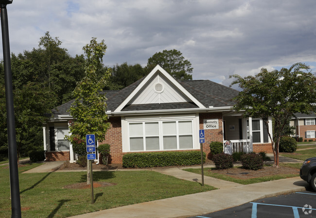 Building Photo - Oak Place Apartments