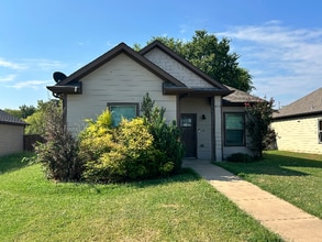 Building Photo - 673 Copenhavr St