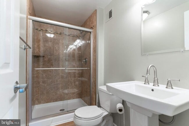 Building Photo - 310 Sedgwick Ct