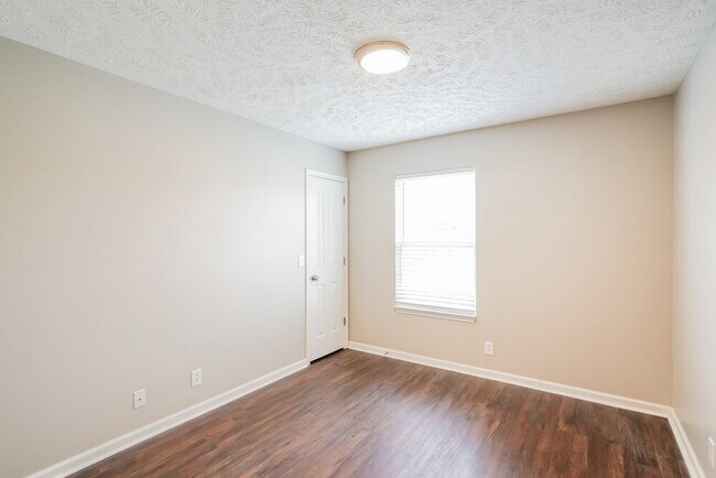 Building Photo - 1409 Amal Dr