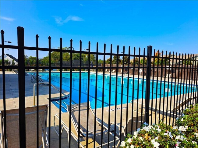 Building Photo - 3329 Long Creek Dr